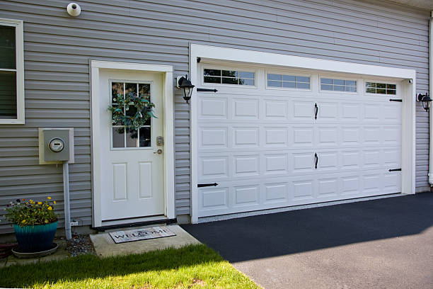 24/7 Emergency Garage Door Panel Replacement experts in Botetourt County County, VA